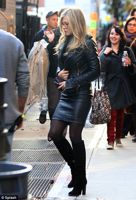 Jennifer Aniston Rocks Leather Look While Filming Wanderlust In New York Wowi News