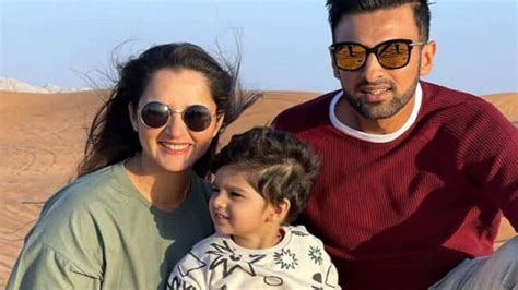 Husband To Superwoman Shoaib Maliks Instagram Bio Remains Intact