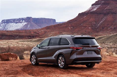 The New 2021 Toyota Sienna Minivan Goes All Hybrid The Drive