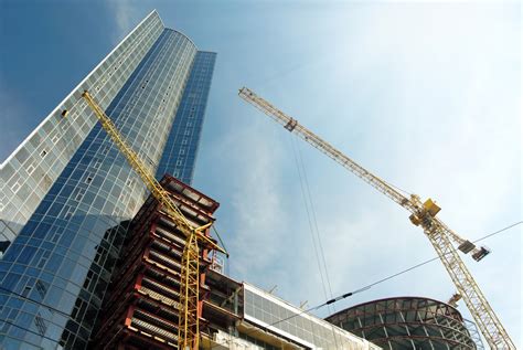 How A Rental Crane Assists With Your Commercial Construction Project
