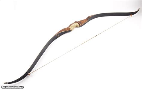 Browning Vintage Nomad 1 Recurve Bow With Arrows And Accessories