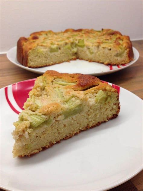 This recipe is for a very traditional german summer cake. Schneller Rhabarberkuchen - Zuckerfrei backen leicht ...