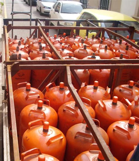 Es recomendable que utilices los cartuchos de gas butano que recomienda la empresa que fabrico el producto, para evitarse de inconvenientes y accidentes que se puedan ocasionar, debido a que el combustible no es el ideal, por lo que también. El precio de la bombona de butano tradicional se mantiene ...