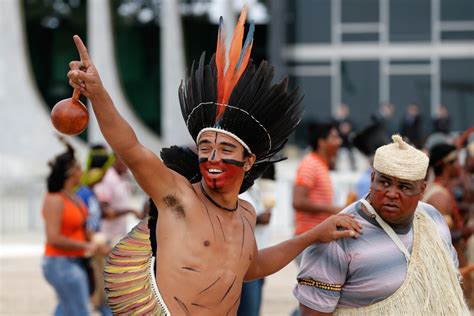 powerful-photos-capture-the-defiance-of-brazil-s-indigenous-people