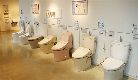 8 Desain Toilet Terunik Di Dunia Yang Bikin Traveler Gagal Buang Air