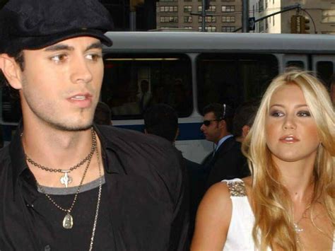 Anna kournikova is a russian former professional tennis player and american television personality. Anna Kournikova und Enrique Iglesias sind wieder Eltern ...