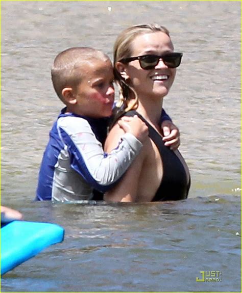 Reese Witherspoon And Jim Toth Hawaiian Beach Vacation Photo 2571402