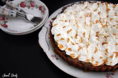 תחתית קראנצ'ית שלא דורשת אפייה ומעליה מוס מהיר הכנה, עשיר ובעל מרקם המזכיר מרשמלו. טארט ביסקוויטים תפוחים וקצפת,טארט לראש השנה - סוויט דולי