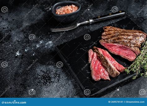 Filete De Venado Salvaje A La Parrilla Con Carne De Tomillo Y De Caza