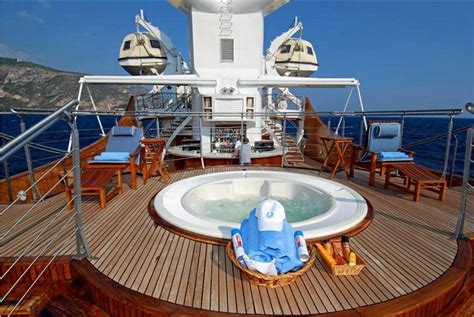 Now press a, o, or u and the desired umlaut will appear. Top 10: The Best Luxury Yachts in the World