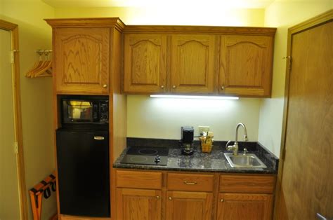 See more ideas about bangkok, kitchenette, bangkok hotel. Kitchenette - Non-smoking | Shepherd Mountain Inn and Suites
