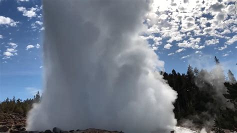 Yellowstones Massive Geyser Keeps On Erupting 2018 Cnn Travel