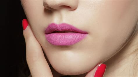 Lippenstift Trend Hot Pink trägt man jetzt im Frühling