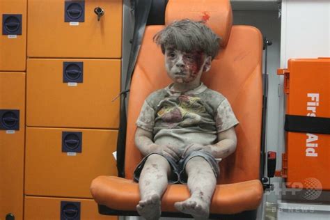 空爆被害映像男児、心に傷負った子供数百万人の一人 シリア内戦 写真1枚 国際ニュース：afpbb News