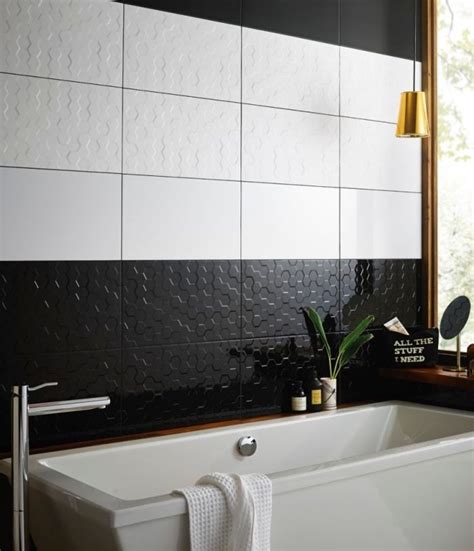 panneau décoratif mural à design carreaux blanc et noir, agencement