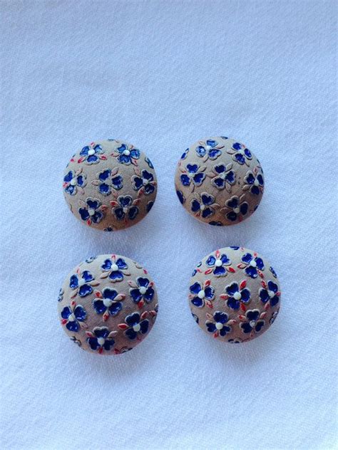Four Vintage Wood Buttons Hand Painted Hand Stamped Floral Etsy