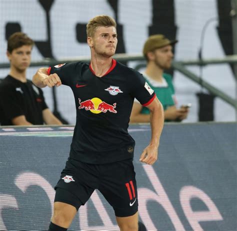 Fußball Werner Schießt Leipzig Mit Dreierpack An Die Spitze Welt