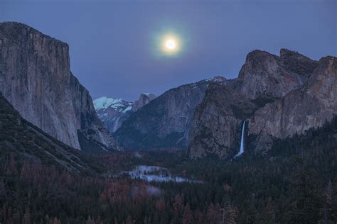 Expose Nature Full Moon Rising Over Tunnel View At Yosemite Valley