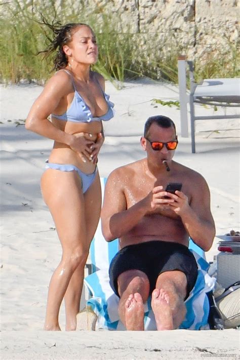 Jennifer Lopez Paparazzi Hot Bikini Photos Nucelebs The Best