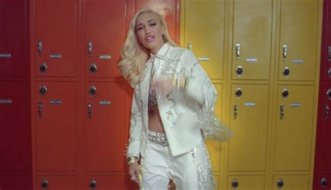 Gwen Stefani Offers Music Video For Solo Version Of Slow Clap