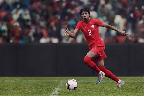 Brasileiras chegaram a ter 15 pontos de vantagem, mas canadenses diminuíram para seis faltando pouco tempo para o final da partida. Camisas da seleção feminina do Canadá 2019 Nike | Copa do ...