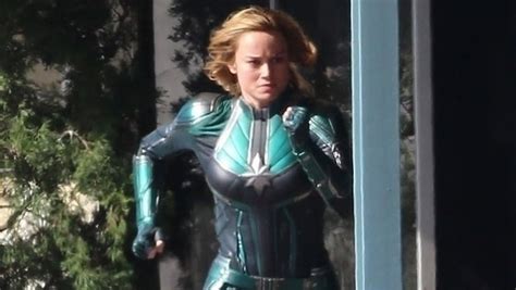 Novas fotos do set de Capitã Marvel mostram Brie Larson em ação ao lado