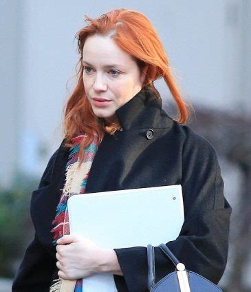 Christina Hendricks No Makeup Pictures Show Her Natural Face