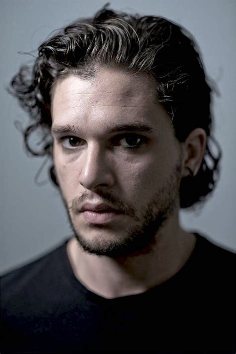 By pushing long hair back behind the ears you can create more of a sleek look. Kit Harington e basta. | Kit harington, Kit harrington, Guy haircuts long