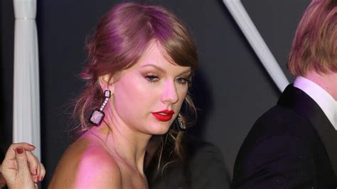 Reckless Teen Crashes Stolen Car Into Taylor Swifts Home Iheartradio