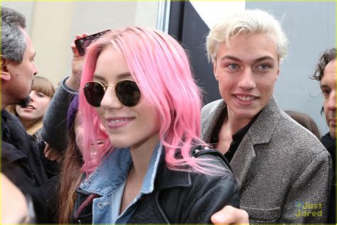 Photo Lucky Blue Pyper America Smith Milan Fashion Week Fans 04 Photo 3590512 Just Jared