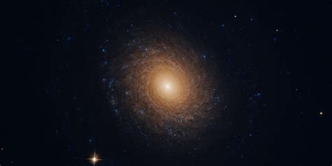 Kozmičko Savršenstvo Kompleksna Gotovo Savršena Simetrija Galaksije
