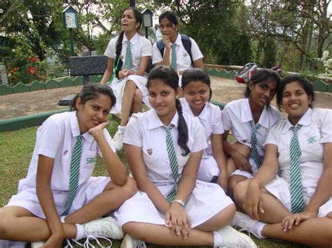 Sri Lankan Hot School Chiks