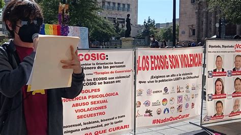 se manifiestan grupos lgbti afuera de congreso para exigir se apruebe castigo a las terapias de