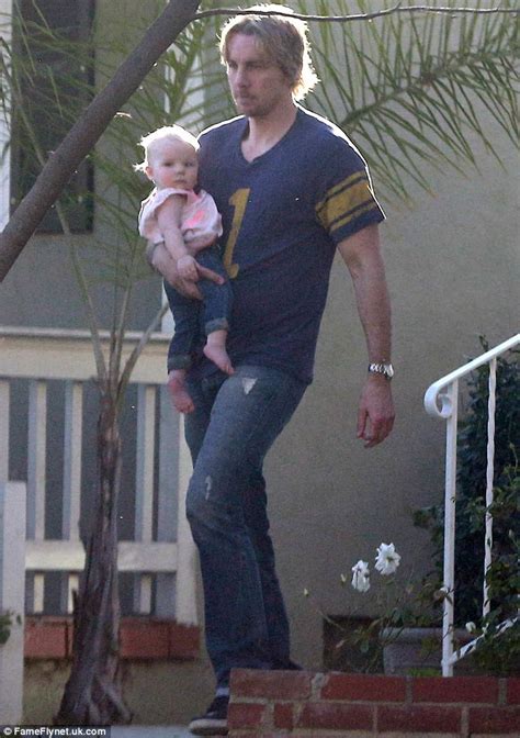 Kristen Bell And Dax Shepards Daughter Lincoln Looks Cute In Pink Top