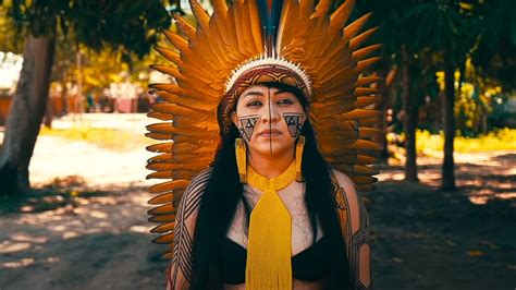 「アマゾンは地球のヴァギナである」ブラジル先住民の若き女性リーダーに聞いた 森林破壊と闘うセリア・シェクリアバ クーリエ・ジャポン