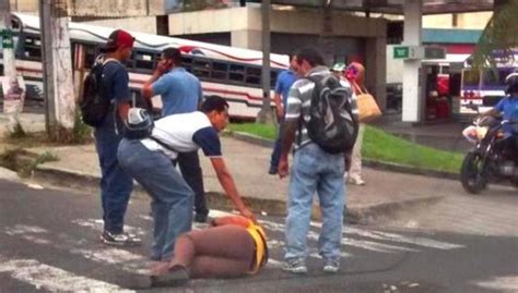 El niño salió corriendo detrás de un familiar que cruzaba la carretera ruta militar sobre el. Fotografía de mujer atropellada cortesía Fidel Toloza.
