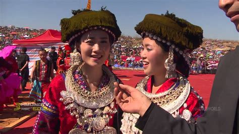 hmongworld-kabyeej-vaj-talks-to-performers-from-the-2014-hmong-int-l