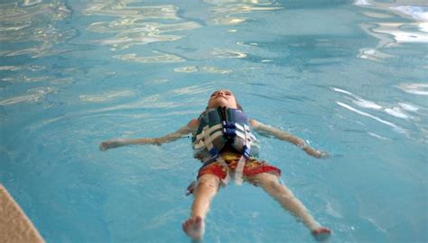 How To Swim In A Life Jacket Sportsrec