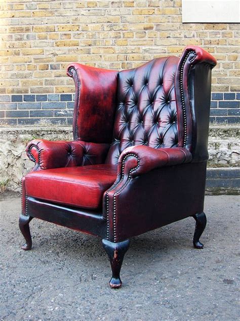 A late 18th century wing armchair that combines style, comfort and a most attractive antique armchairs, antique wing chair, red leather and mahogany c1890. Red tufted leather claw-footed antique armchair: | Queen ...