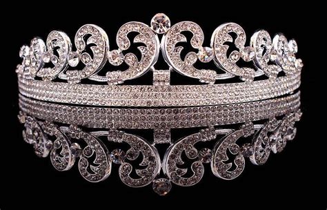 Understand And Buy Cartier Halo Scroll Tiara Disponibile