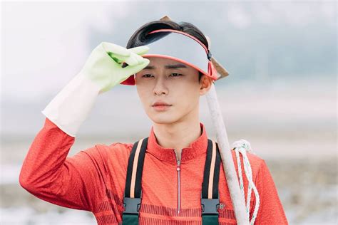 According to the newspaper, park seo joon and park min young have been dating for 3 years. Park Seo Joon Is A Serious Fashionista In "What's Wrong ...