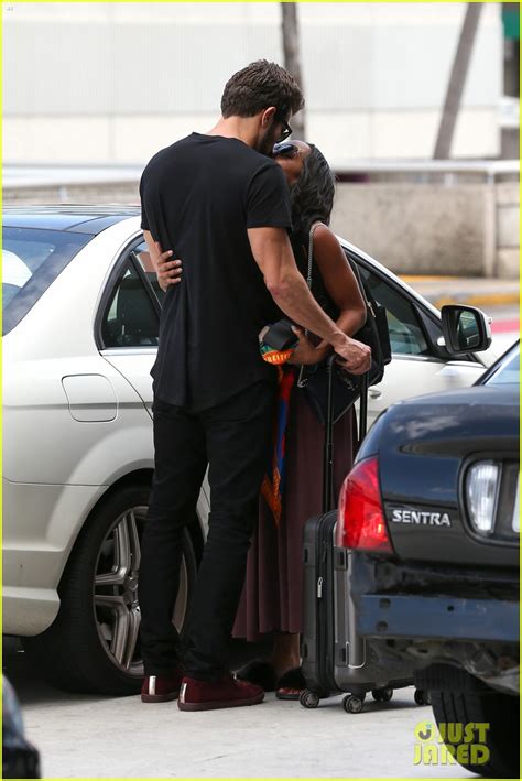 Rachel Lindsay And Bryan Abasolo Share A Kiss In Miami Photo 3944447