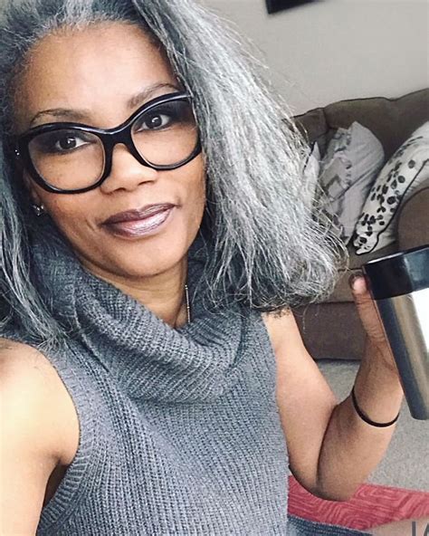 30 Stunning Looks Of Women Who Ditched Dyeing Their Grey Hair Small Joys