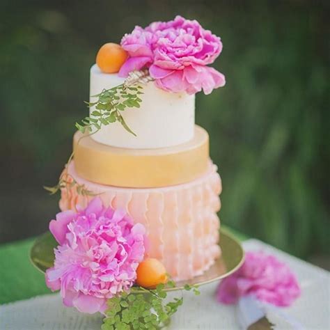 20 Creative And Colorful Wedding Cakes We Adore Modwedding Amazing