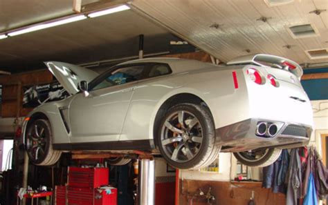 Local car dealership selling new nissan and used cars. La Nissan GT-R au garage! - Guide Auto
