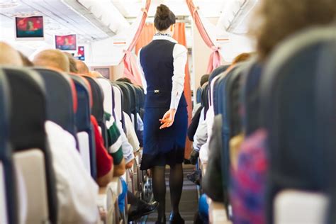 Flight Attendant Tells Passengers To Flush Their Drugs