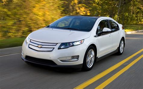 2013 Chevrolet Volt Boosts Ev Range To 38 Miles The Car Guide