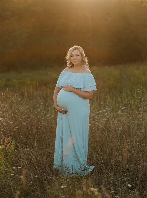 dreamy maternity session at sunset in a flower field in sewickley sunset maternity maternity