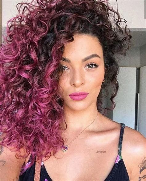 11 Pink Curly Hairstyles That Ooze Cuteness Curlyhairstylestrends