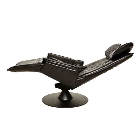 A zero gravity recliner will make you feel weightless by elevating your feet to height of your heart. Danish Modern Contura Zero Gravity Recliner Chair by Modi ...